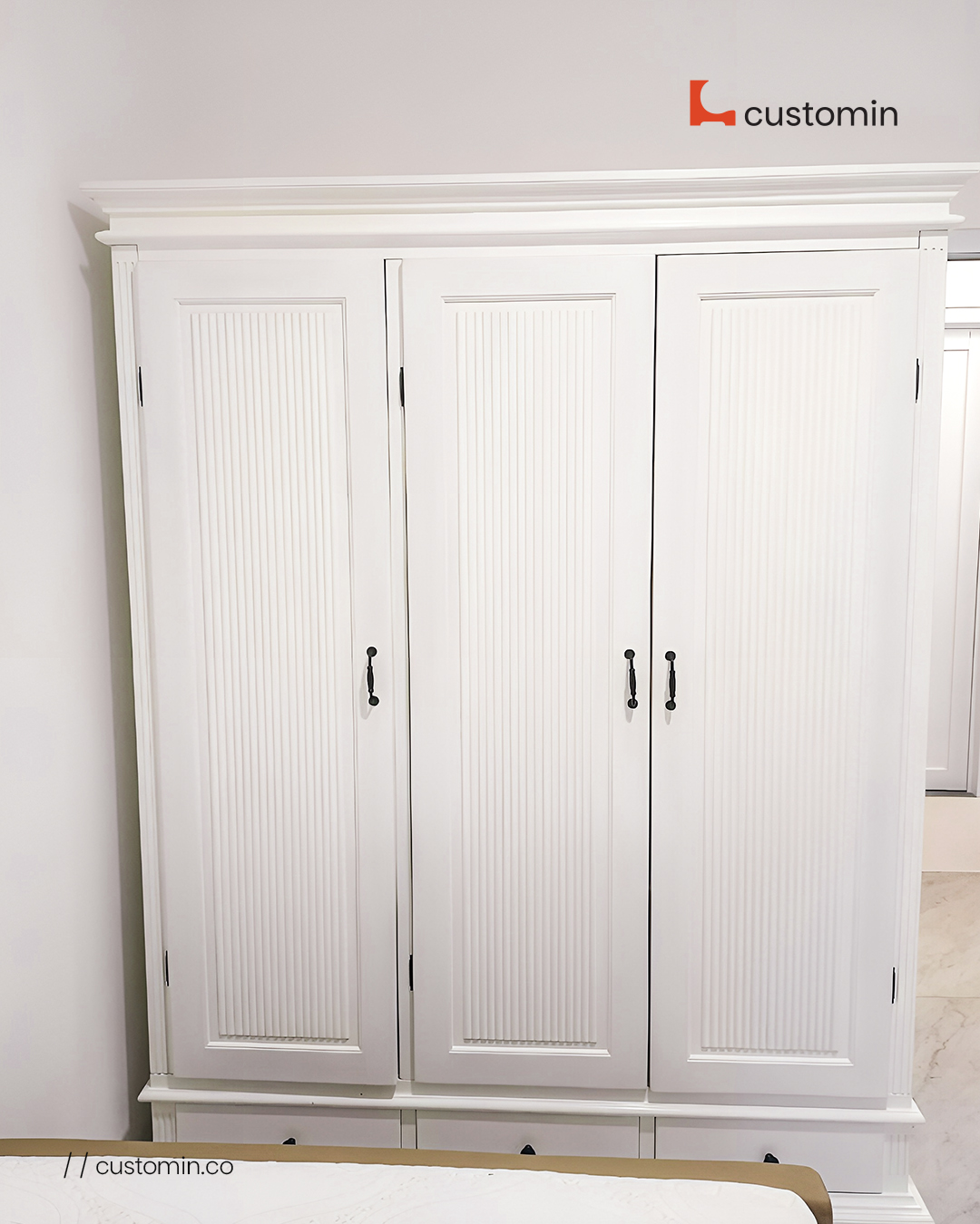 Custom Almari Pakaian